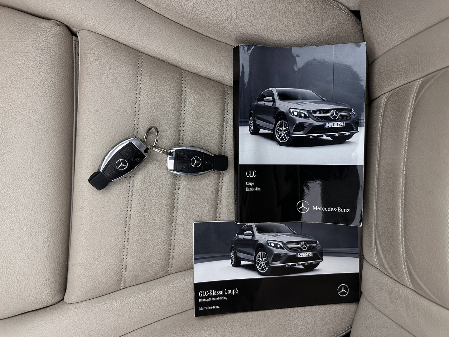 Mercedes-Benz GLC Coupé 220 d 4MATIC Ambition (INCL.BTW) *PANO | LEATHER | FULL-LED | HEATED-SPORTSEATS | CAMERA | NAVI-FULLMAP | PRIVACY-GLASS | ECC | PDC | CRUISE | TOWBAR | 18''ALU*