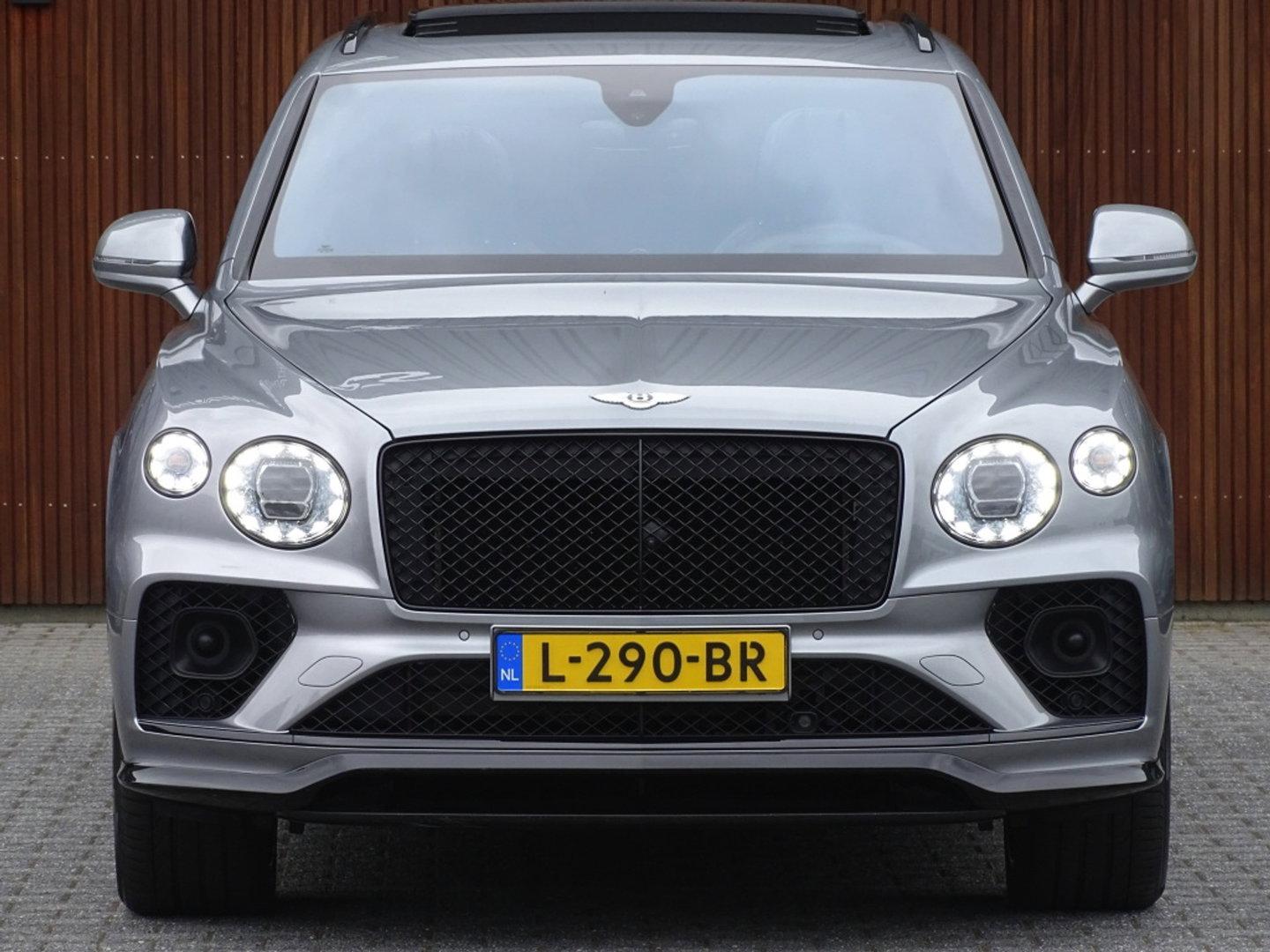 Bentley Bentayga 4.0 V8 550PK TwinTurbo / NAIM / diamanten / carbon / 22'' black