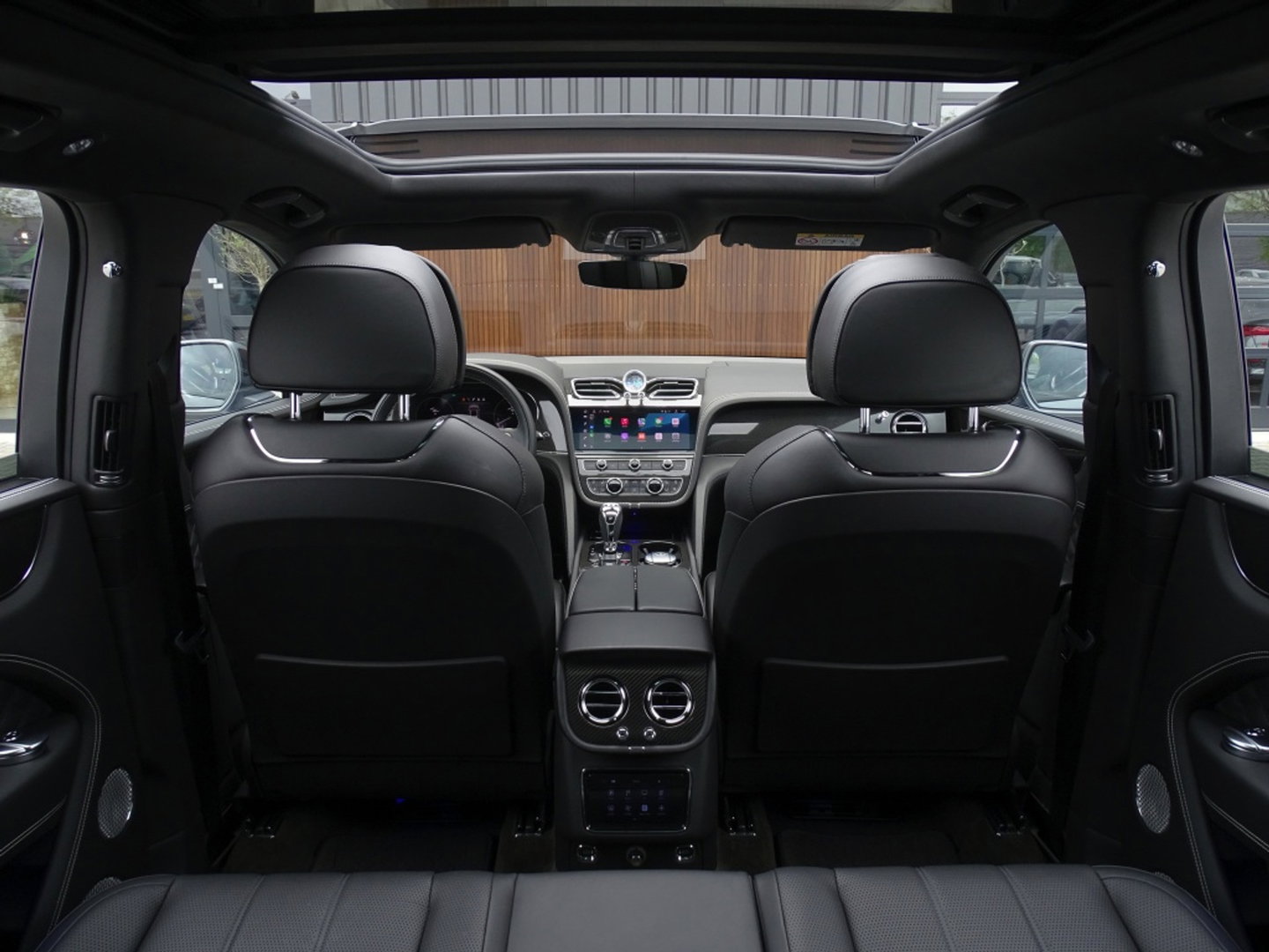 Bentley Bentayga 4.0 V8 550PK TwinTurbo / NAIM / diamanten / carbon / 22'' black