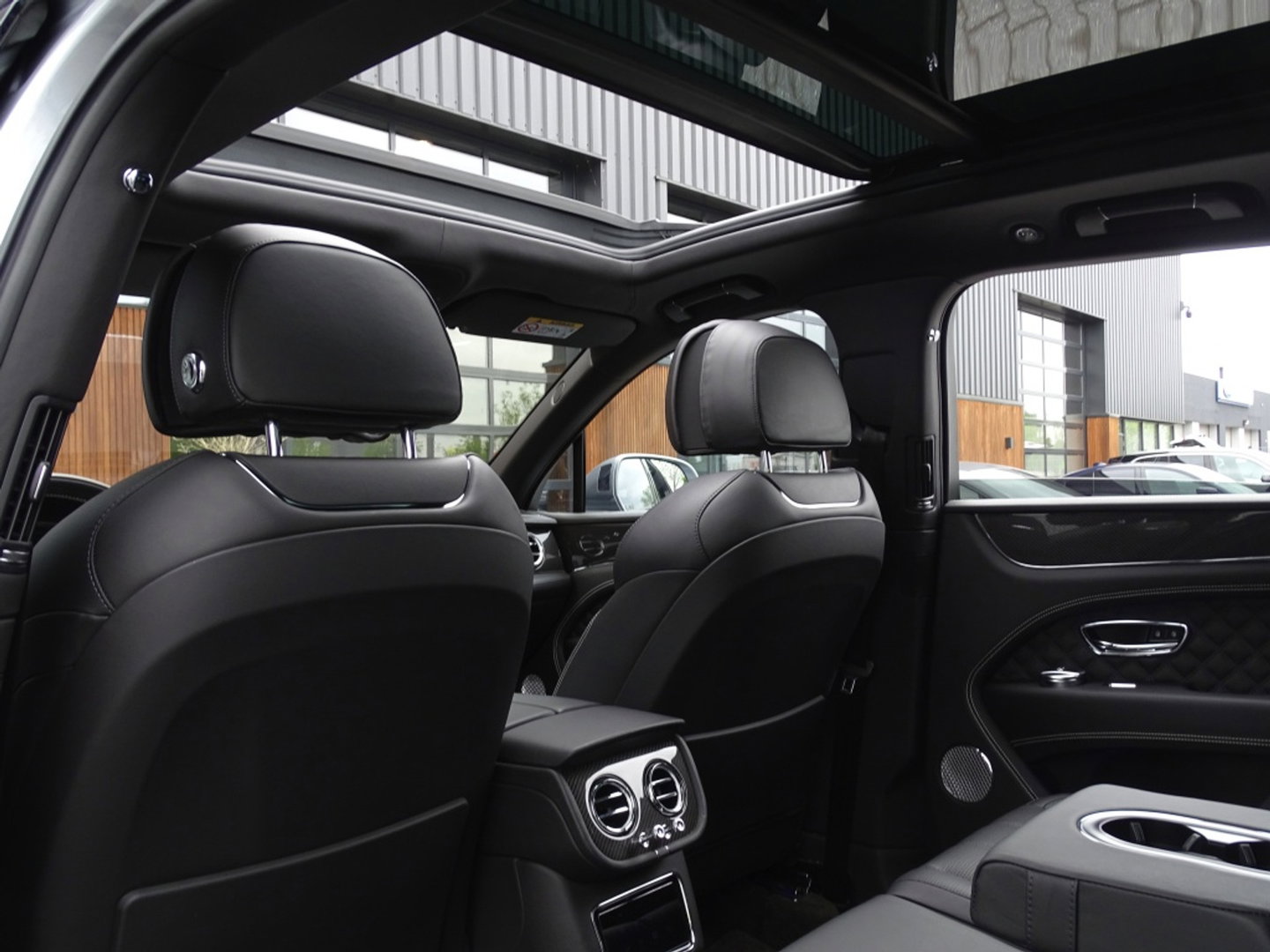 Bentley Bentayga 4.0 V8 550PK TwinTurbo / NAIM / diamanten / carbon / 22'' black