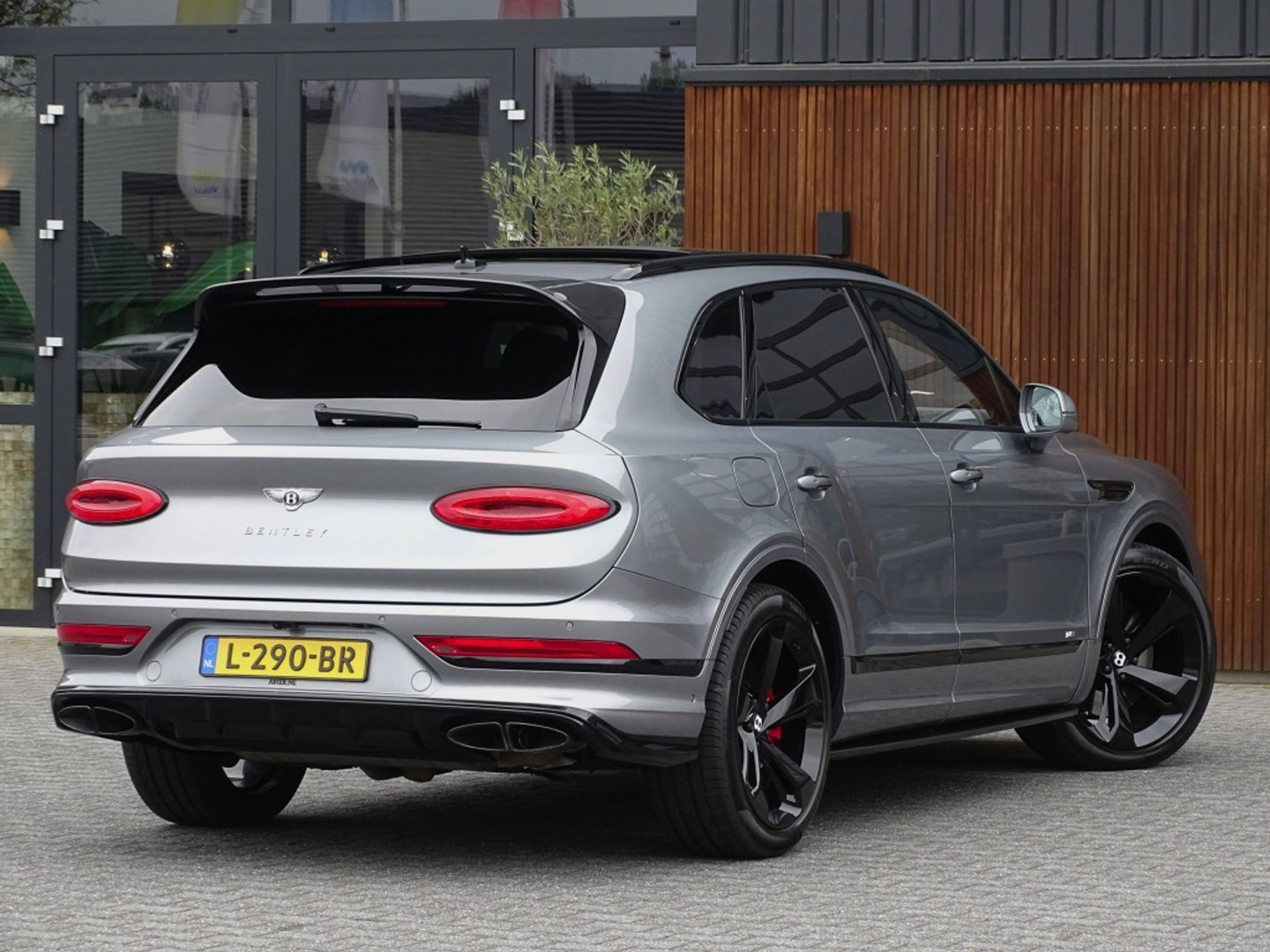 Bentley Bentayga 4.0 V8 550PK TwinTurbo / NAIM / diamanten / carbon / 22'' black
