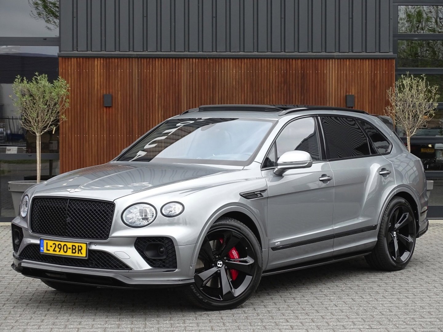 Bentley Bentayga 4.0 V8 550PK TwinTurbo / NAIM / diamanten / carbon / 22'' black