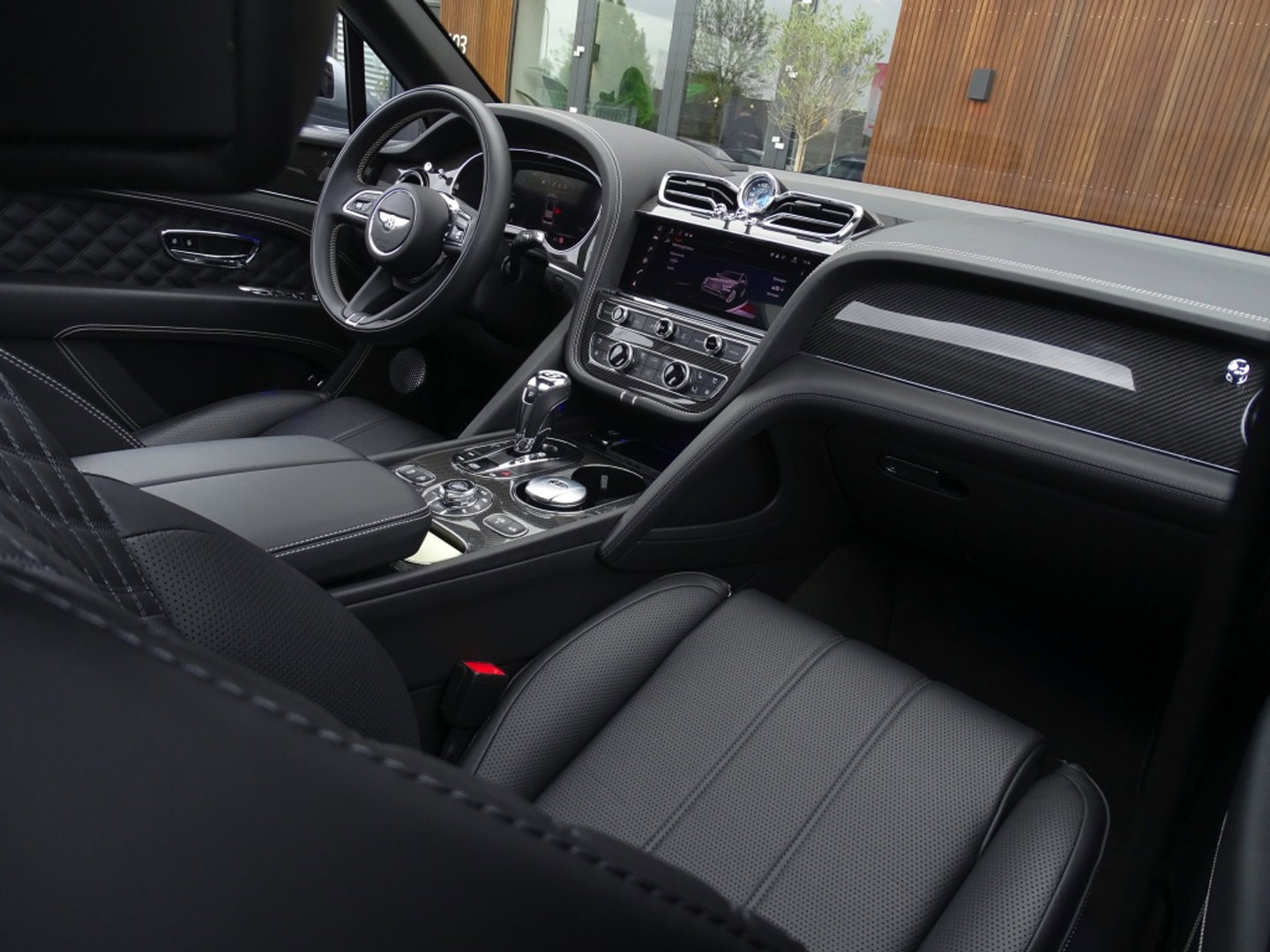 Bentley Bentayga 4.0 V8 550PK TwinTurbo / NAIM / diamanten / carbon / 22'' black