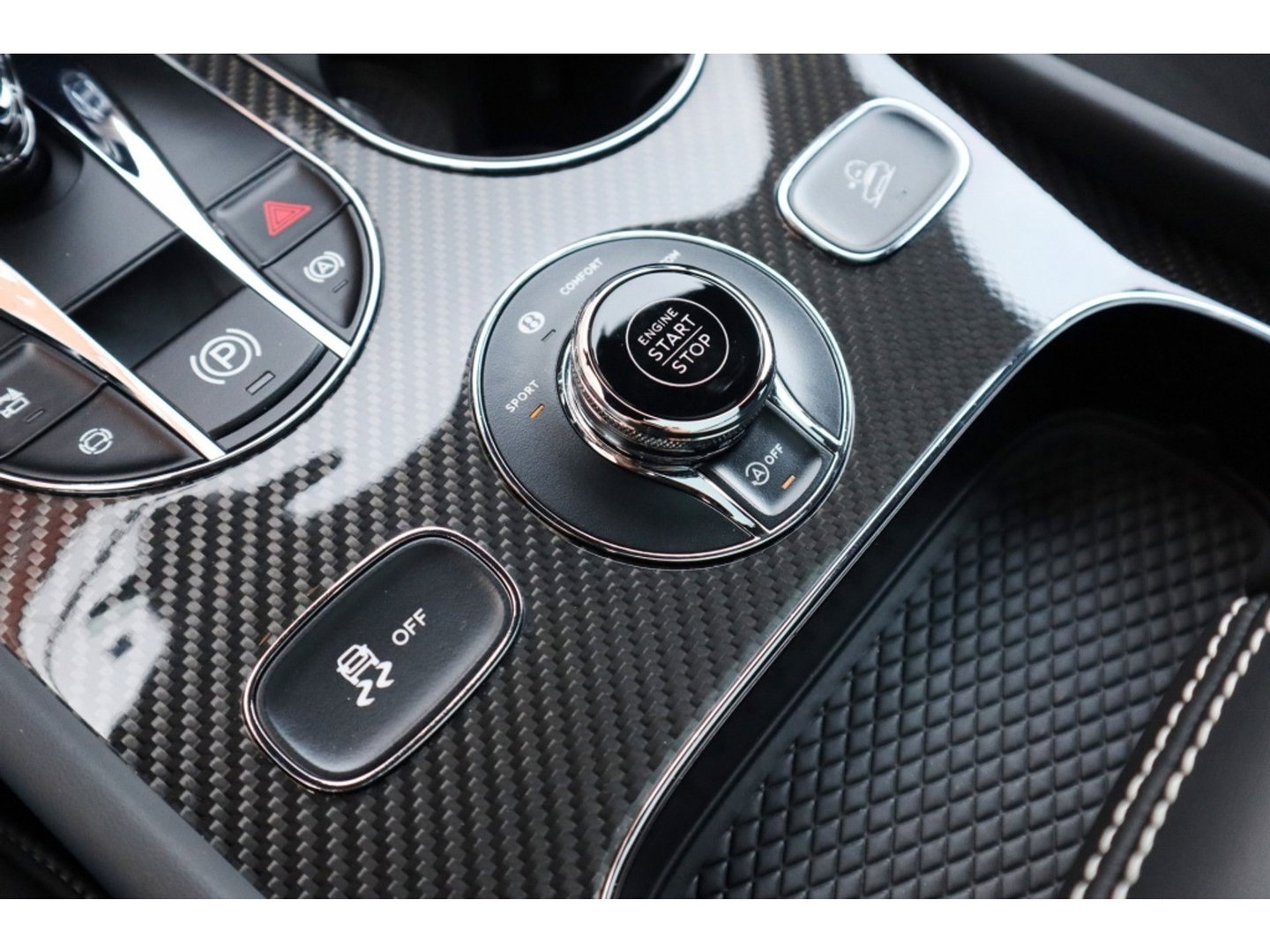 Bentley Bentayga 4.0 V8 550PK TwinTurbo / NAIM / diamanten / carbon / 22'' black
