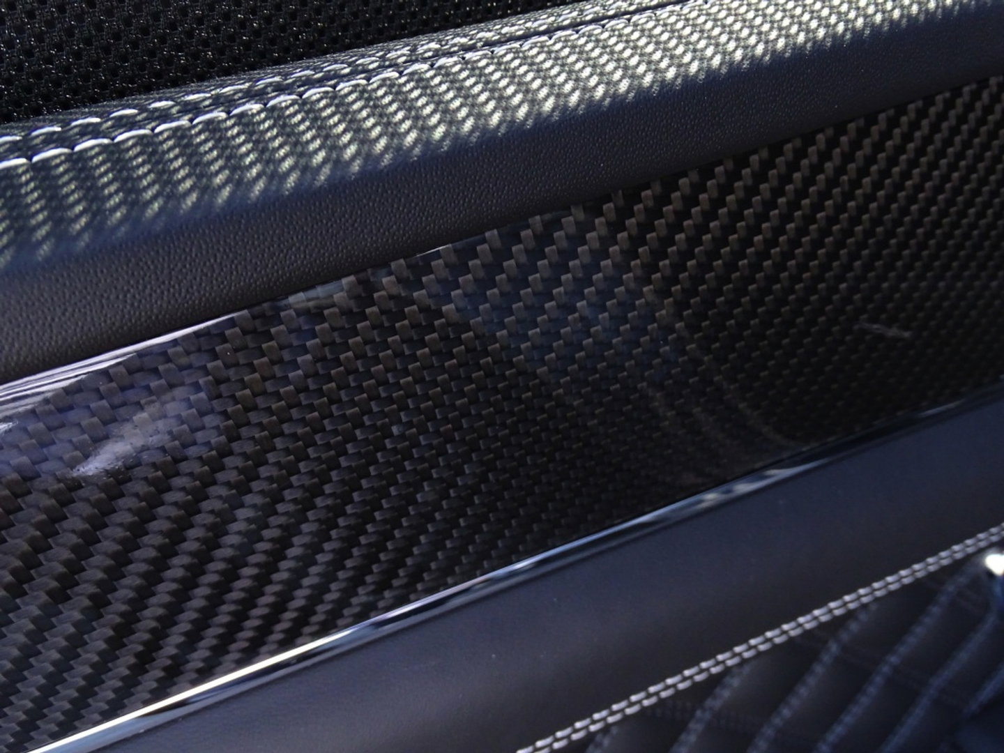 Bentley Bentayga 4.0 V8 550PK TwinTurbo / NAIM / diamanten / carbon / 22'' black