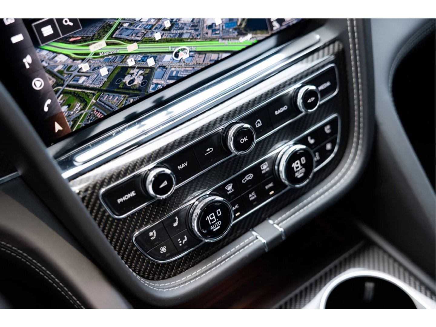 Bentley Bentayga 4.0 V8 550PK TwinTurbo / NAIM / diamanten / carbon / 22'' black