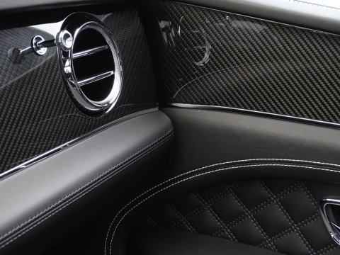 Bentley Bentayga 4.0 V8 550PK TwinTurbo / NAIM / diamanten / carbon / 22'' black