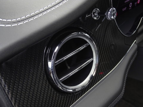 Bentley Bentayga 4.0 V8 550PK TwinTurbo / NAIM / diamanten / carbon / 22'' black