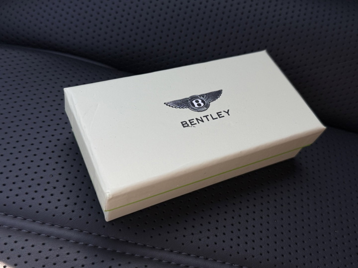Bentley Bentayga 4.0 V8 550PK TwinTurbo / NAIM / diamanten / carbon / 22'' black