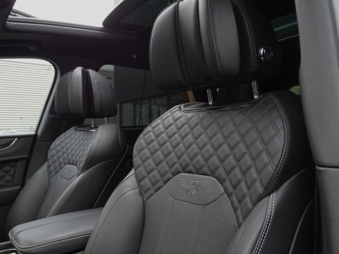 Bentley Bentayga 4.0 V8 550PK TwinTurbo / NAIM / diamanten / carbon / 22'' black