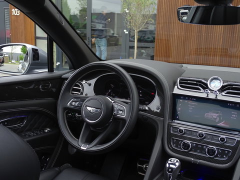 Bentley Bentayga 4.0 V8 550PK TwinTurbo / NAIM / diamanten / carbon / 22'' black