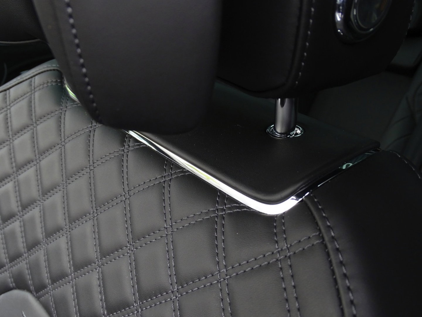 Bentley Bentayga 4.0 V8 550PK TwinTurbo / NAIM / diamanten / carbon / 22'' black