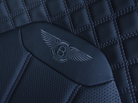 Bentley Bentayga 4.0 V8 550PK TwinTurbo / NAIM / diamanten / carbon / 22'' black