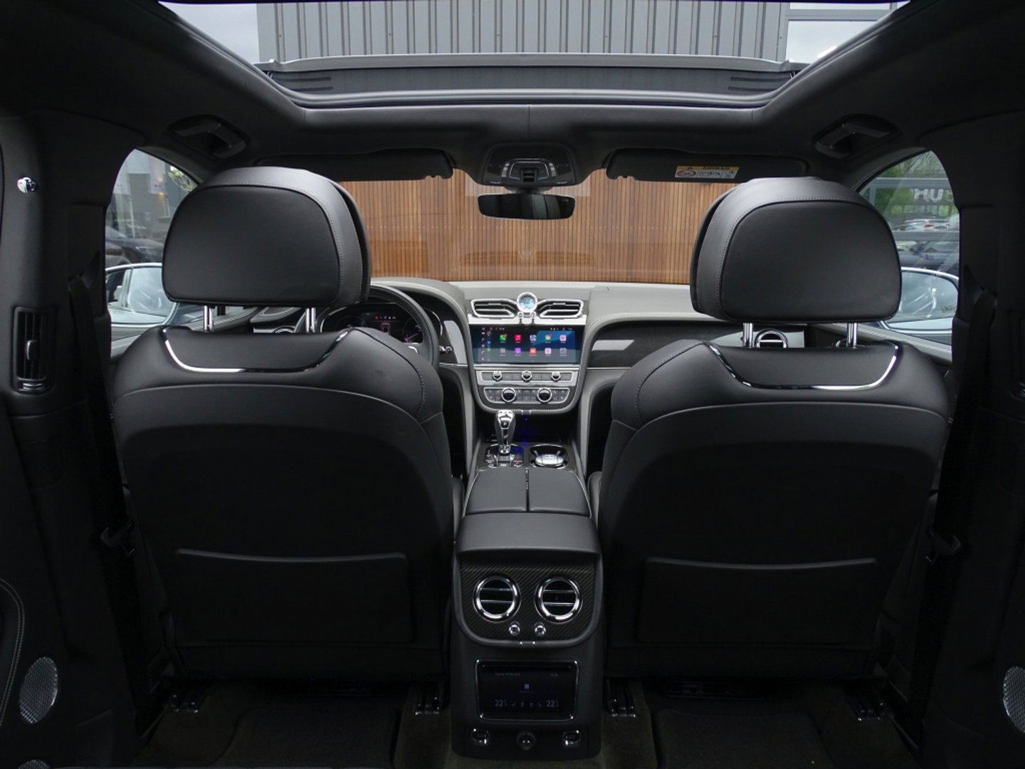 Bentley Bentayga 4.0 V8 550PK TwinTurbo / NAIM / diamanten / carbon / 22'' black