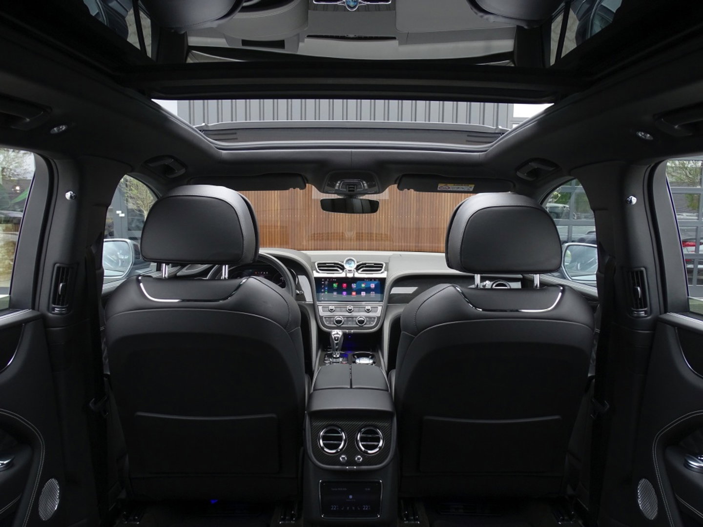 Bentley Bentayga 4.0 V8 550PK TwinTurbo / NAIM / diamanten / carbon / 22'' black