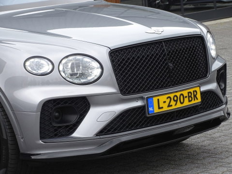 Bentley Bentayga 4.0 V8 550PK TwinTurbo / NAIM / diamanten / carbon / 22'' black