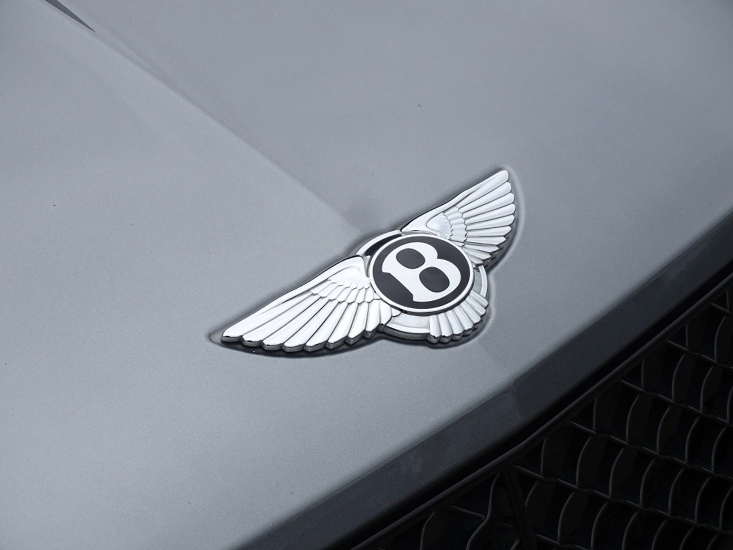 Bentley Bentayga 4.0 V8 550PK TwinTurbo / NAIM / diamanten / carbon / 22'' black