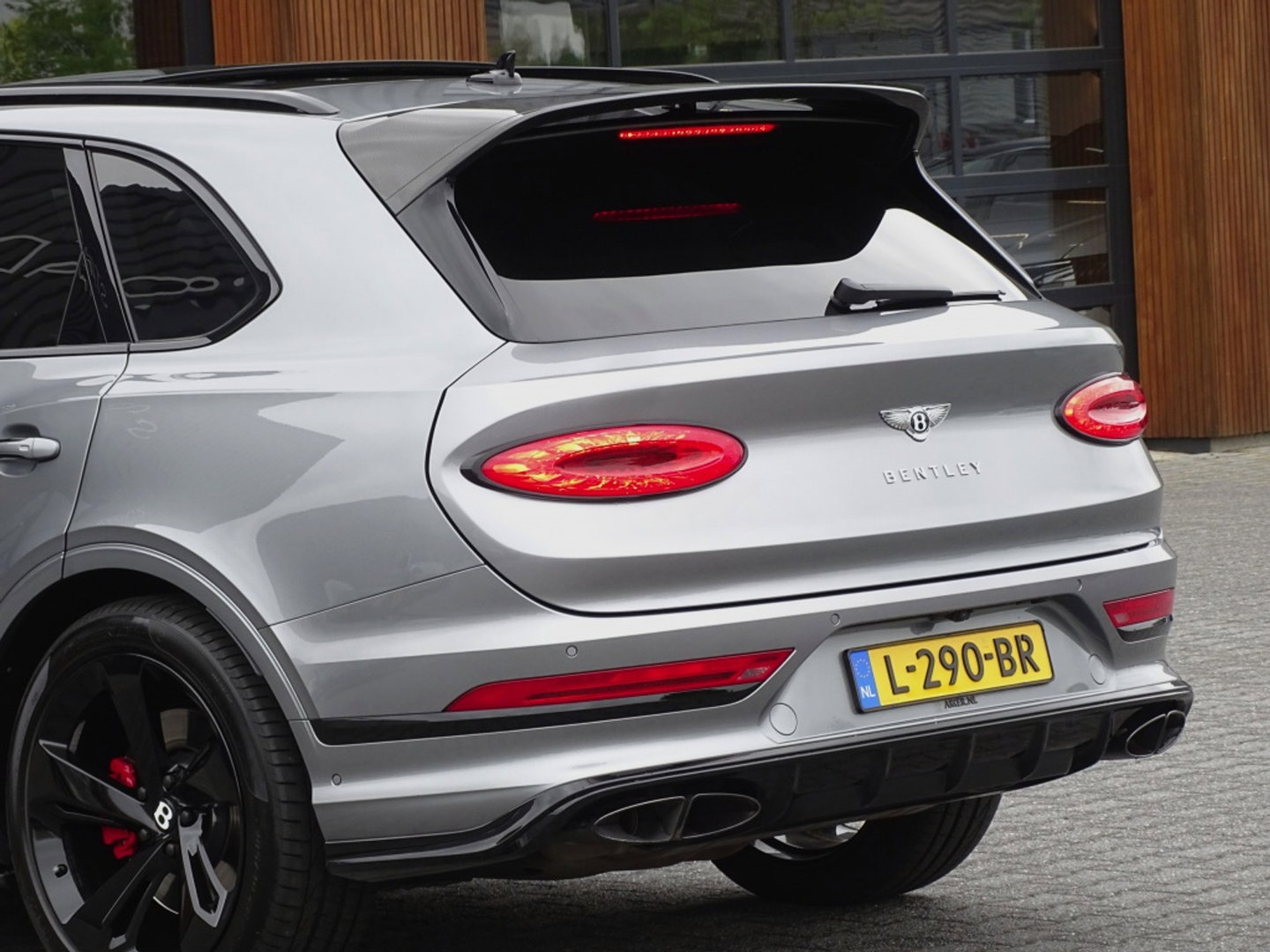Bentley Bentayga 4.0 V8 550PK TwinTurbo / NAIM / diamanten / carbon / 22'' black