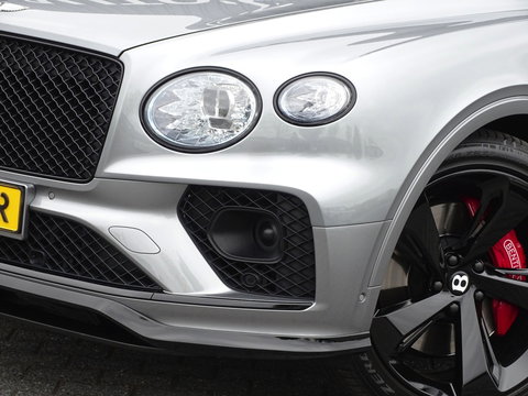 Bentley Bentayga 4.0 V8 550PK TwinTurbo / NAIM / diamanten / carbon / 22'' black