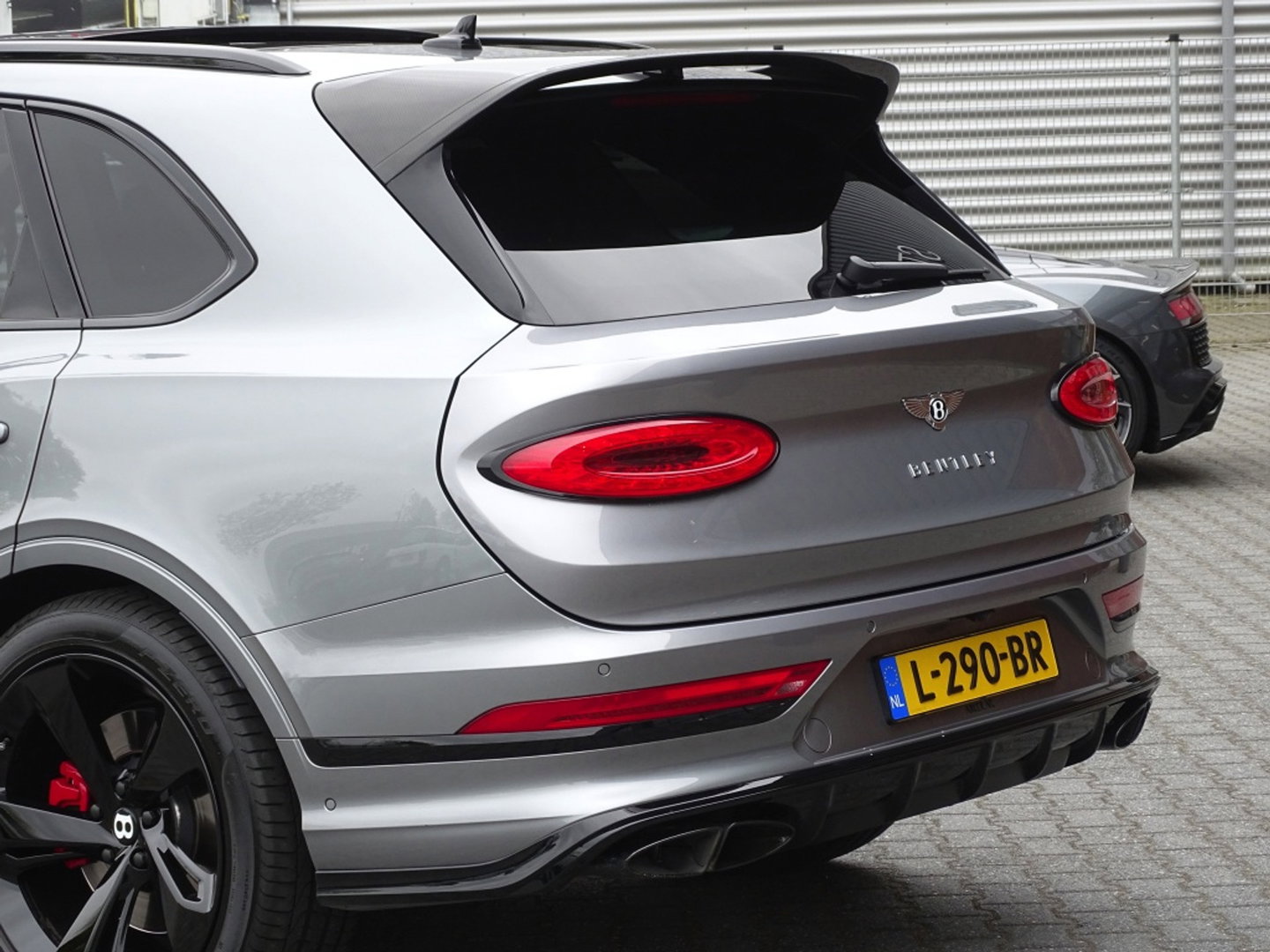 Bentley Bentayga 4.0 V8 550PK TwinTurbo / NAIM / diamanten / carbon / 22'' black