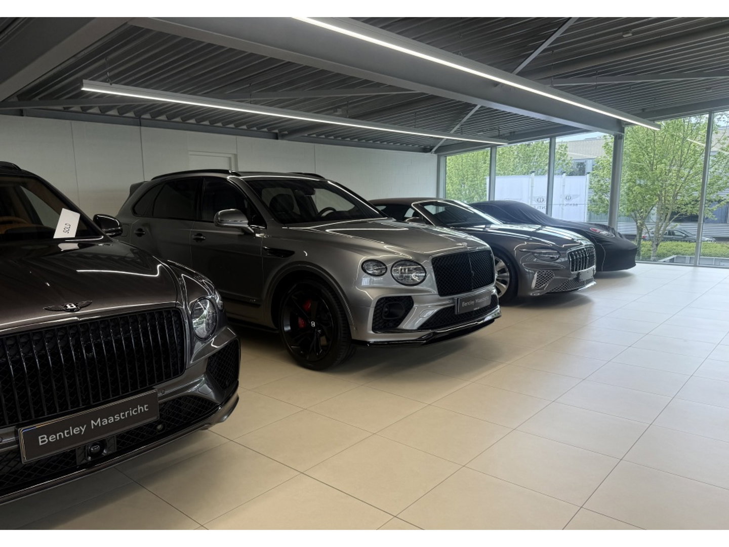 Bentley Bentayga 4.0 V8 550PK TwinTurbo / NAIM / diamanten / carbon / 22'' black