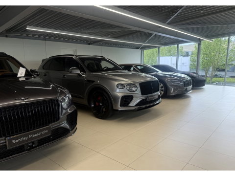 Bentley Bentayga 4.0 V8 550PK TwinTurbo / NAIM / diamanten / carbon / 22'' black