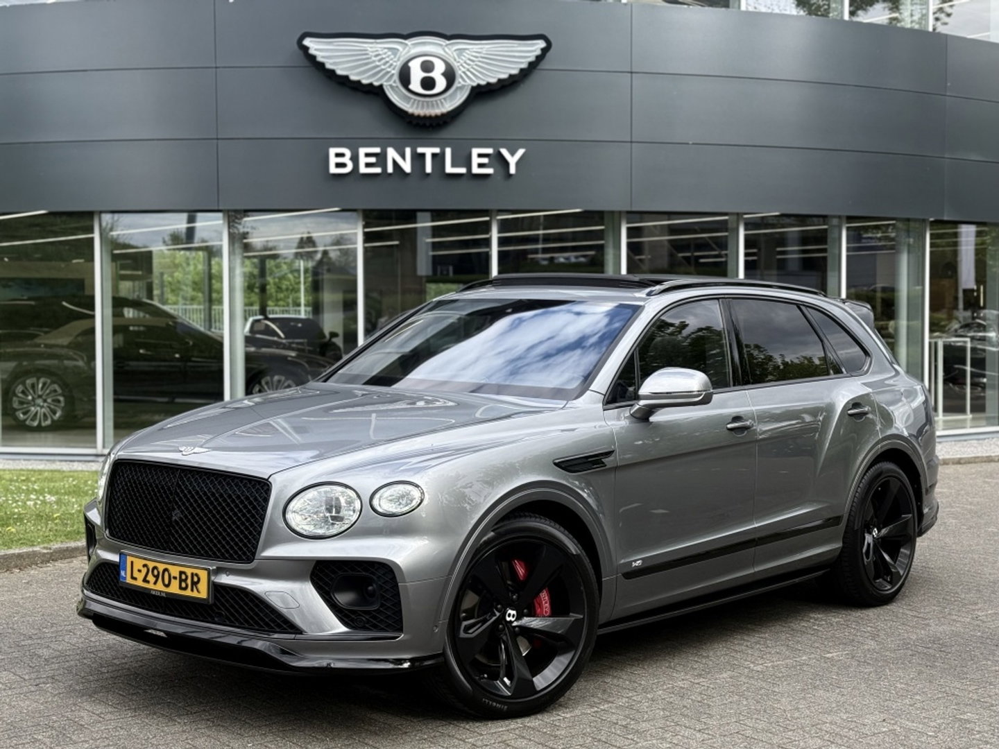 Bentley Bentayga 4.0 V8 550PK TwinTurbo / NAIM / diamanten / carbon / 22'' black