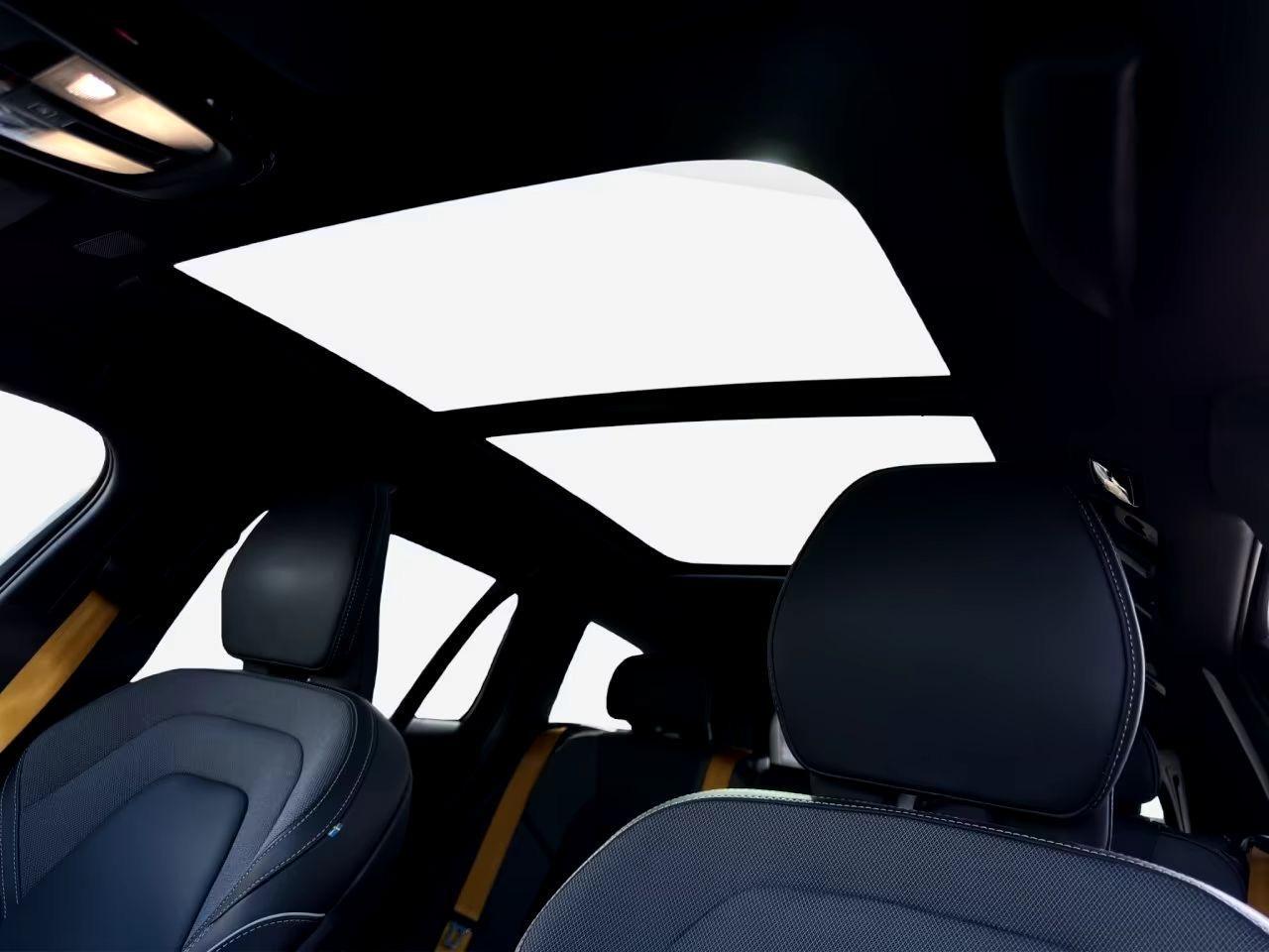 Volvo V60 2.0 T8 Plug-in hybrid AWD Polestar Engineered B&W