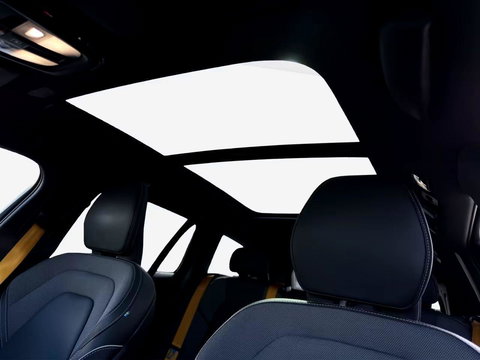 Volvo V60 2.0 T8 Plug-in hybrid AWD Polestar Engineered B&W