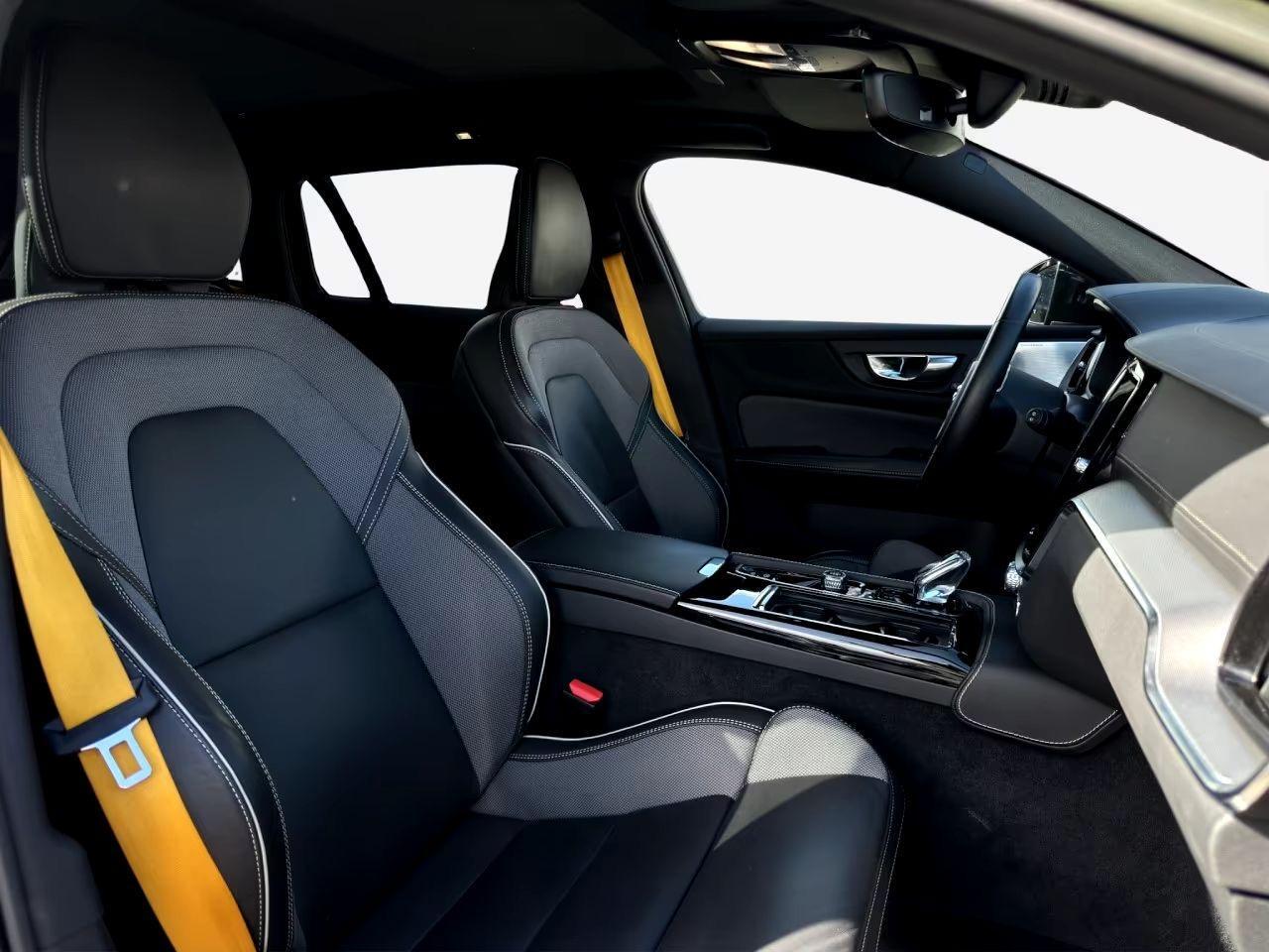 Volvo V60 2.0 T8 Plug-in hybrid AWD Polestar Engineered B&W