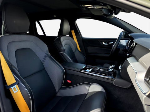 Volvo V60 2.0 T8 Plug-in hybrid AWD Polestar Engineered B&W