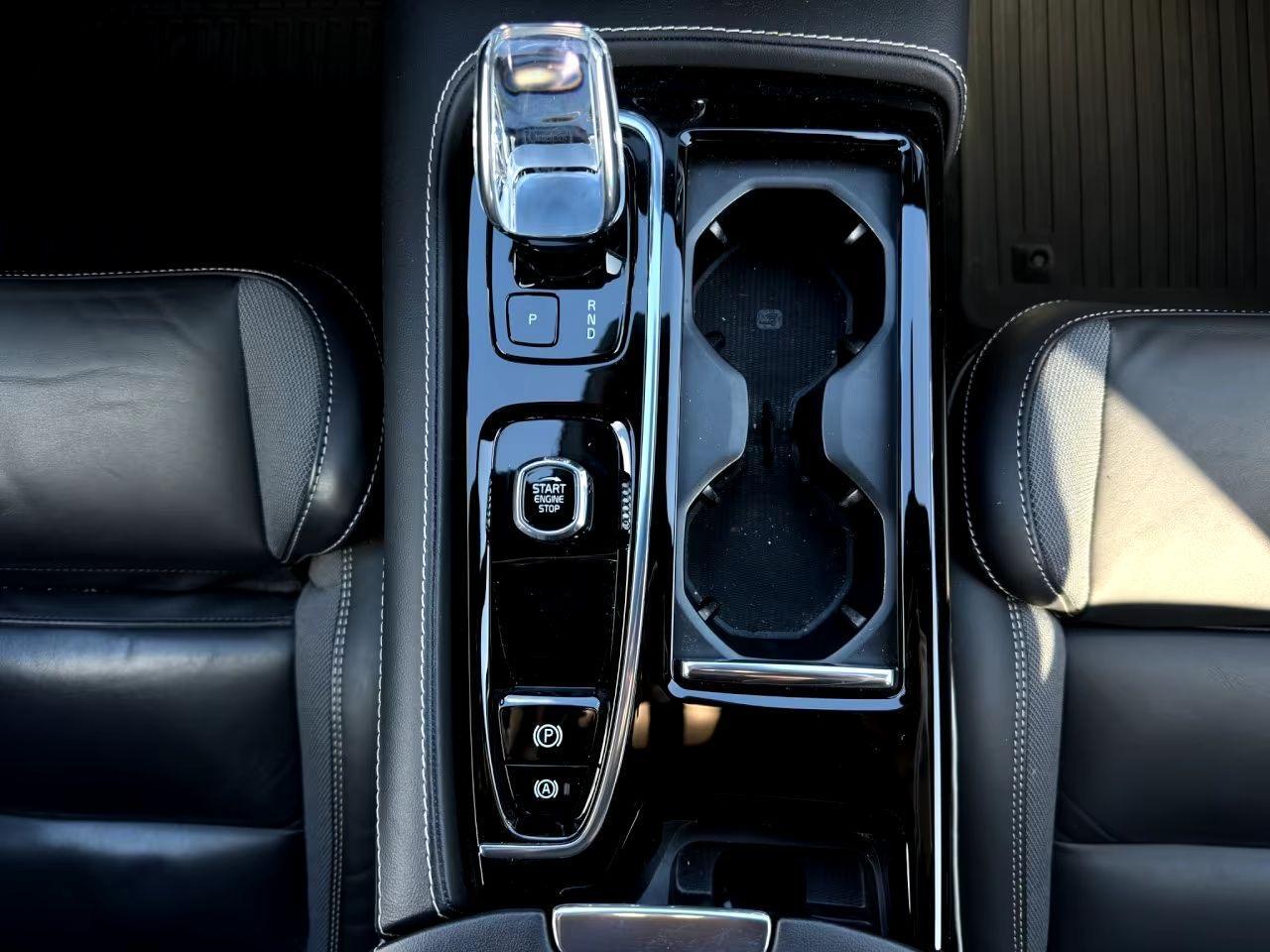 Volvo V60 2.0 T8 Plug-in hybrid AWD Polestar Engineered B&W