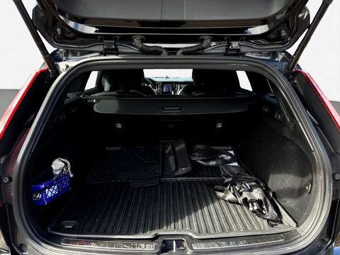 Volvo V60 2.0 T8 Plug-in hybrid AWD Polestar Engineered B&W