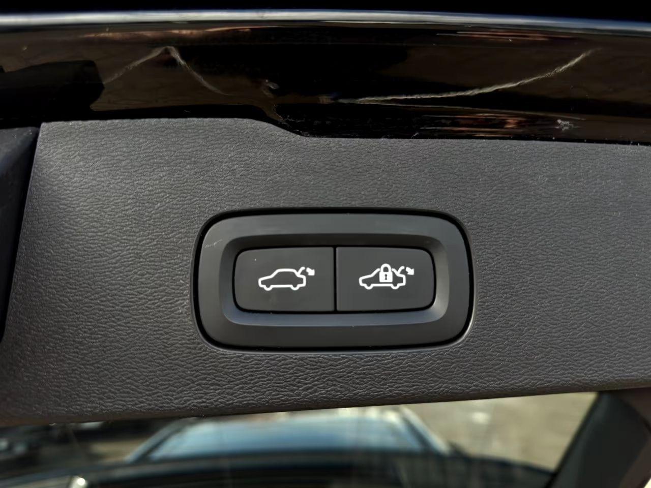 Volvo V60 2.0 T8 Plug-in hybrid AWD Polestar Engineered B&W