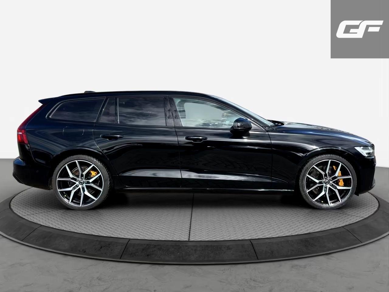 Volvo V60 2.0 T8 Plug-in hybrid AWD Polestar Engineered B&W