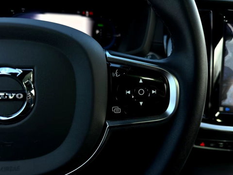 Volvo V60 2.0 T8 Plug-in hybrid AWD Polestar Engineered B&W