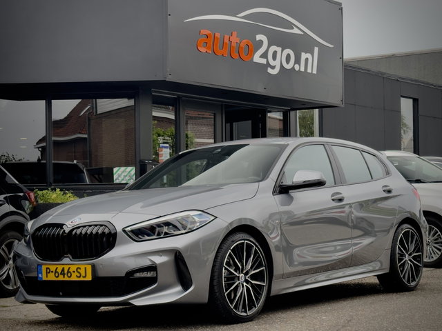 BMW 1 Serie - 120i 2.0 AUT7 M-SPORT 179PK PANODAK LEDER NAVI DIGI-DASH APPLLE-CARPLAY LED LMV PDC
