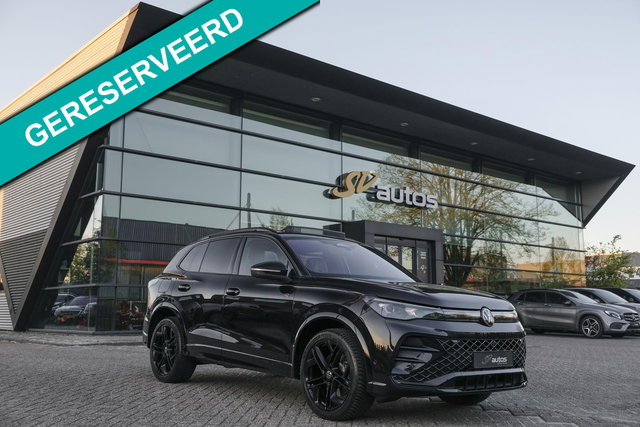 Volkswagen Tiguan - 1.5 eHybrid 204pk R-Line Panoramadak Black Style Trekhaak Stoelkoeling BOMVOL!! NLauto 1e Eigenaar