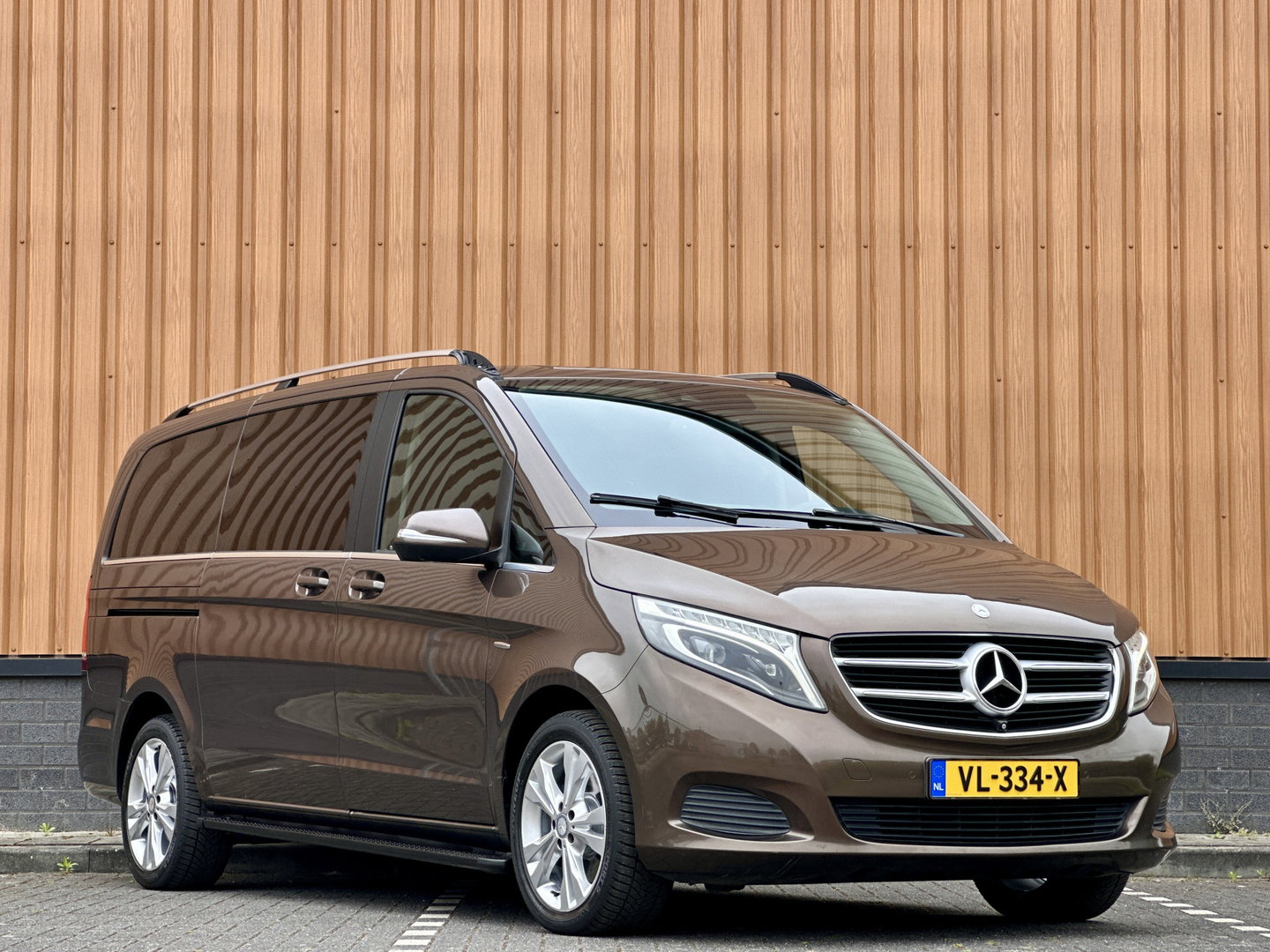 Mercedes-Benz V-Klasse 250 BlueTEC Lang DC Avantgarde Edition | Luchtvering | 5 Persoons | LED | Elektrische Schuifdeuren | Sfeerverlichting | Trekhaak | Airconditioning |