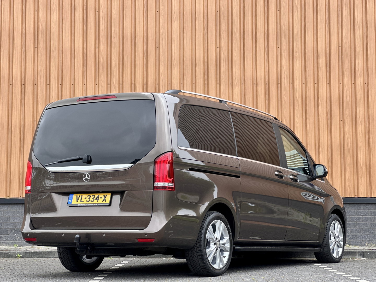 Mercedes-Benz V-Klasse 250 BlueTEC Lang DC Avantgarde Edition | Luchtvering | 5 Persoons | LED | Elektrische Schuifdeuren | Sfeerverlichting | Trekhaak | Airconditioning |