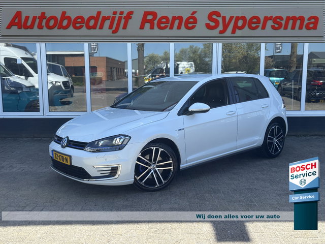 Volkswagen Golf - 1.4 TSI GTE | Trekhaak | Stoelverwarming | Apple Carplay | Parkeer Camera