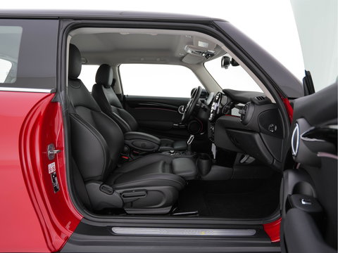 MINI Mini Electric Business Edition 33 kWh [ 3-Fase-11kW ] {SOH-100%} (INCL-BTW) Aut. *LEATHER | FULL-LED | KEYLESS | SPORTSEATS | NAVI-FULLMAP | ECC | AMBIENTLIGHT | DAB | DIGI-COCKPIT | PDC | 17"ALU*
