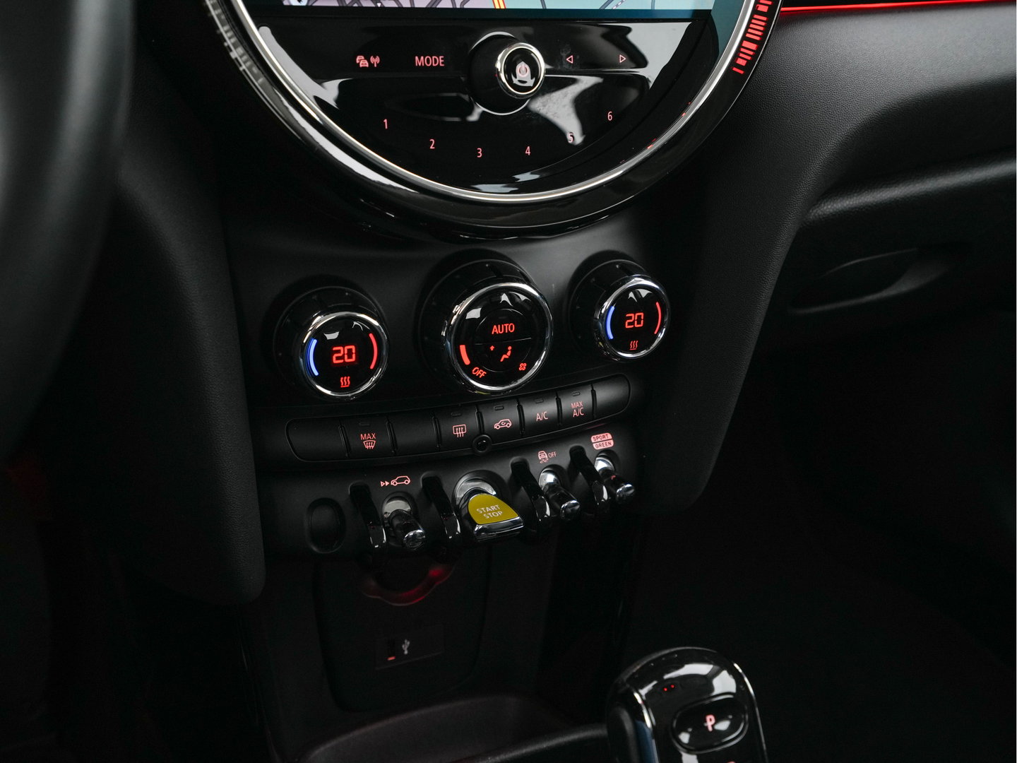 MINI Mini Electric Business Edition 33 kWh [ 3-Fase-11kW ] {SOH-100%} (INCL-BTW) Aut. *LEATHER | FULL-LED | KEYLESS | SPORTSEATS | NAVI-FULLMAP | ECC | AMBIENTLIGHT | DAB | DIGI-COCKPIT | PDC | 17"ALU*