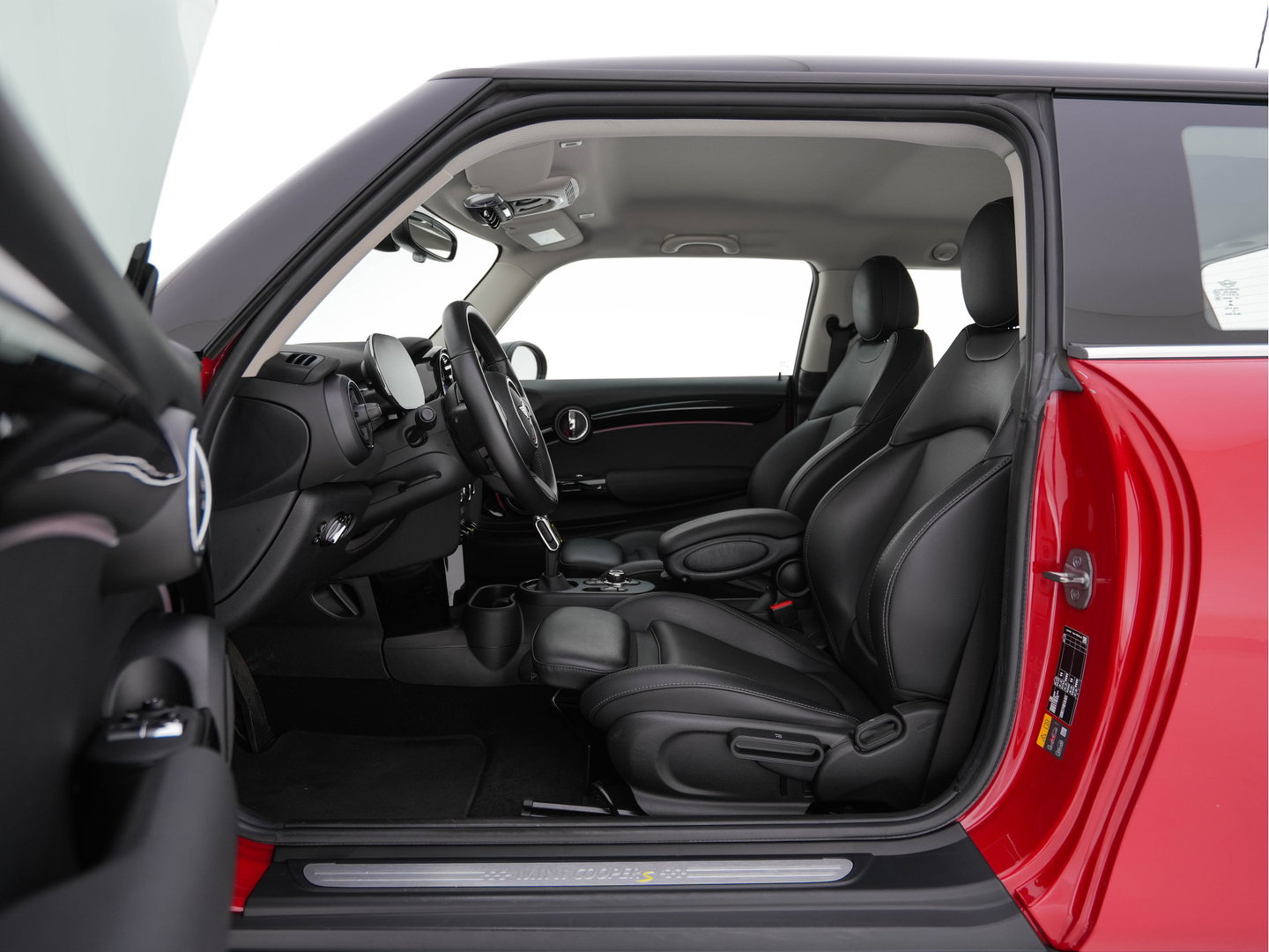 MINI Mini Electric Business Edition 33 kWh [ 3-Fase-11kW ] {SOH-100%} (INCL-BTW) Aut. *LEATHER | FULL-LED | KEYLESS | SPORTSEATS | NAVI-FULLMAP | ECC | AMBIENTLIGHT | DAB | DIGI-COCKPIT | PDC | 17"ALU*