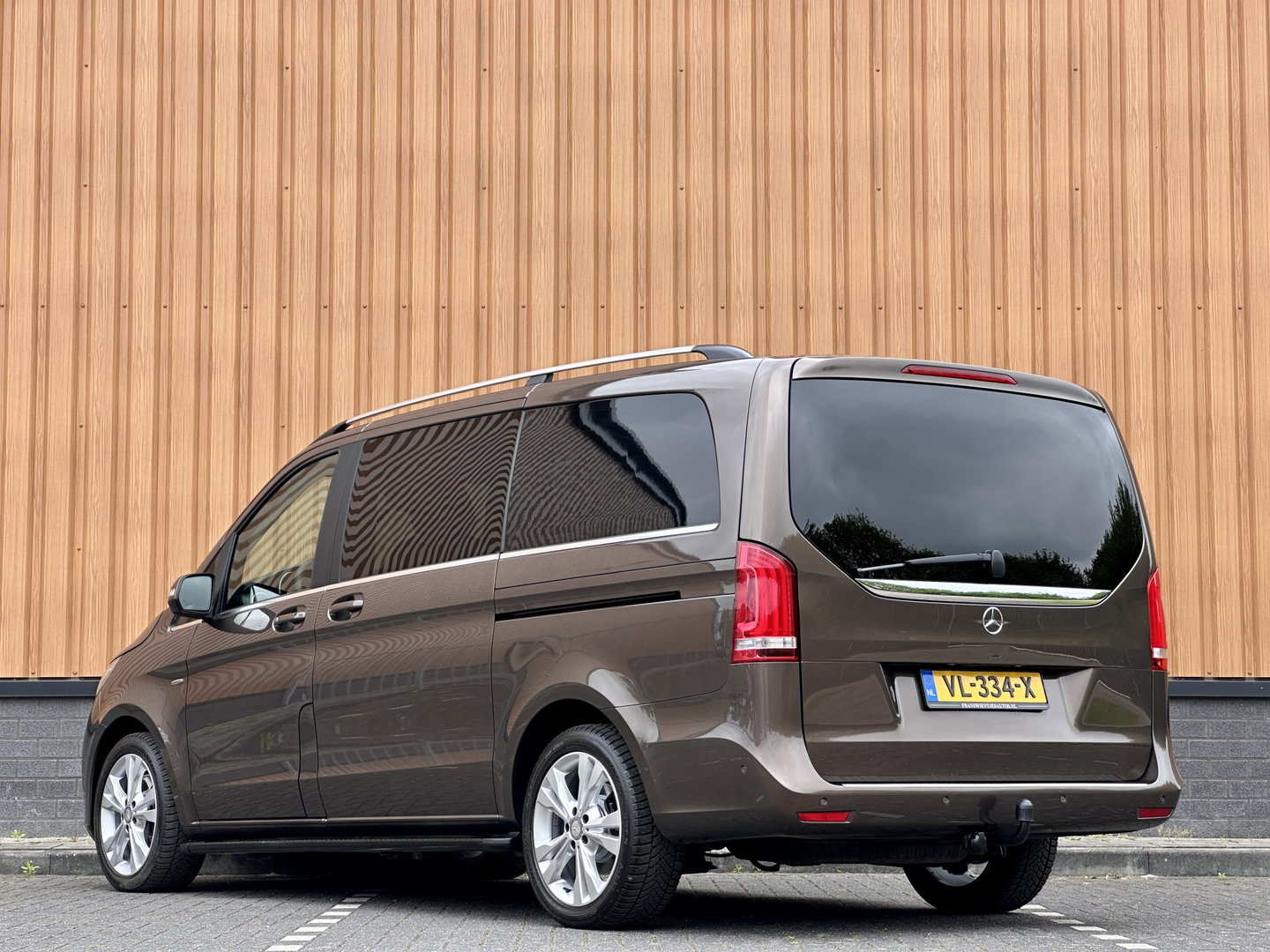 Mercedes-Benz V-Klasse 250 BlueTEC Lang DC Avantgarde Edition | Luchtvering | 5 Persoons | LED | Elektrische Schuifdeuren | Sfeerverlichting | Trekhaak | Airconditioning |