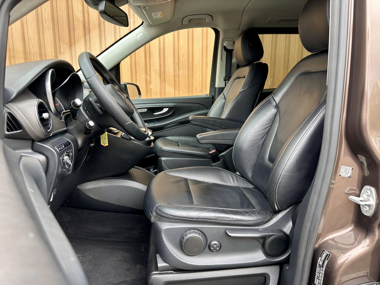 Mercedes-Benz V-Klasse 250 BlueTEC Lang DC Avantgarde Edition | Luchtvering | 5 Persoons | LED | Elektrische Schuifdeuren | Sfeerverlichting | Trekhaak | Airconditioning |