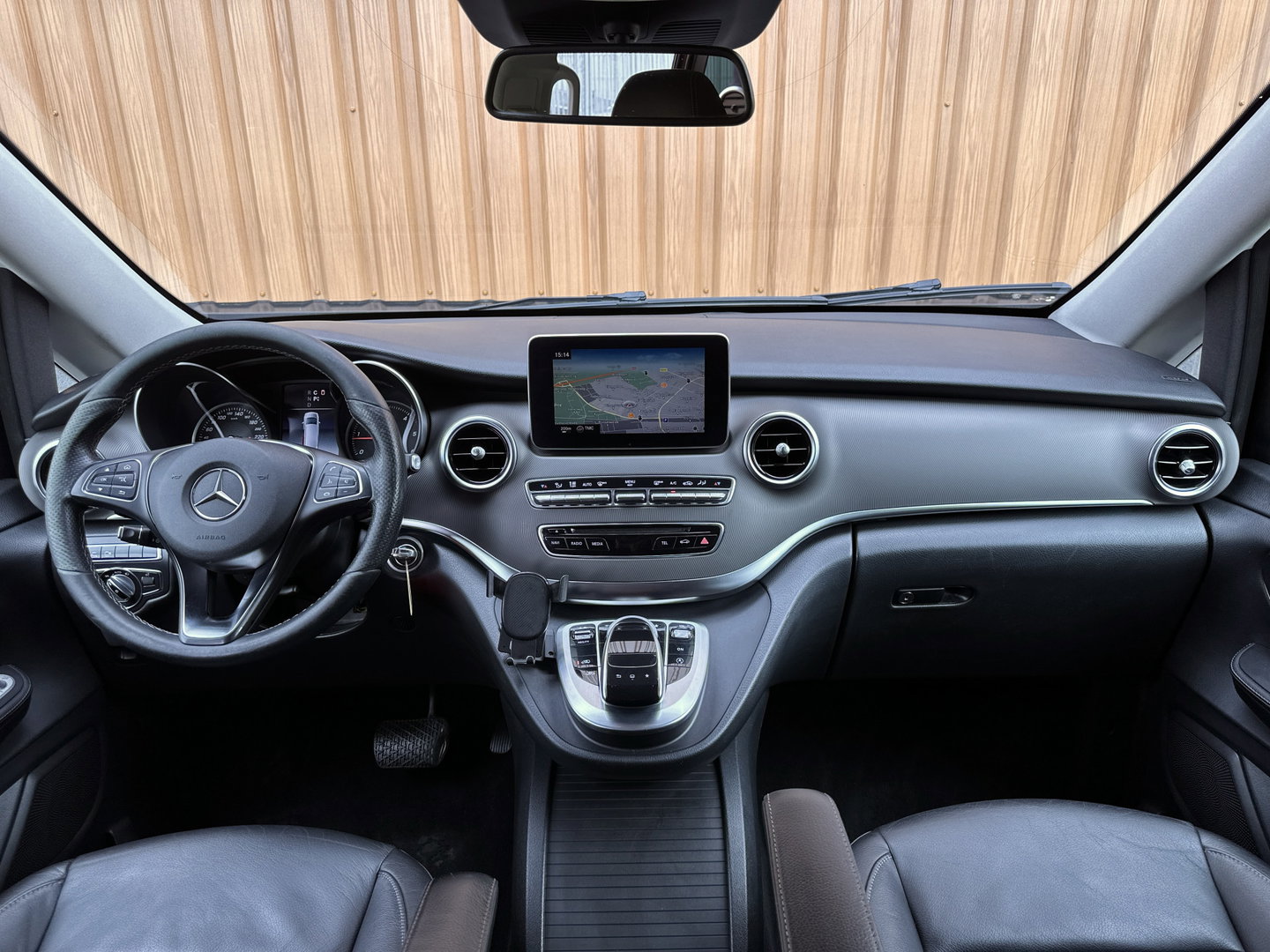 Mercedes-Benz V-Klasse 250 BlueTEC Lang DC Avantgarde Edition | Luchtvering | 5 Persoons | LED | Elektrische Schuifdeuren | Sfeerverlichting | Trekhaak | Airconditioning |