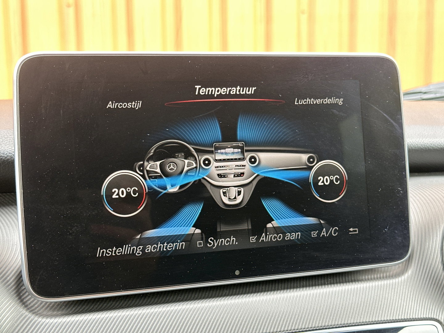 Mercedes-Benz V-Klasse 250 BlueTEC Lang DC Avantgarde Edition | Luchtvering | 5 Persoons | LED | Elektrische Schuifdeuren | Sfeerverlichting | Trekhaak | Airconditioning |