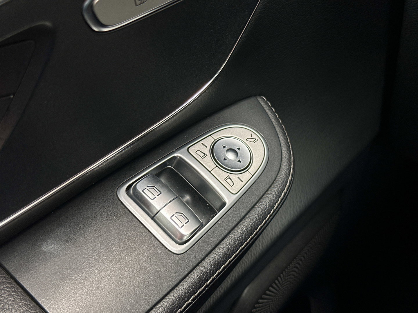Mercedes-Benz V-Klasse 250 BlueTEC Lang DC Avantgarde Edition | Luchtvering | 5 Persoons | LED | Elektrische Schuifdeuren | Sfeerverlichting | Trekhaak | Airconditioning |