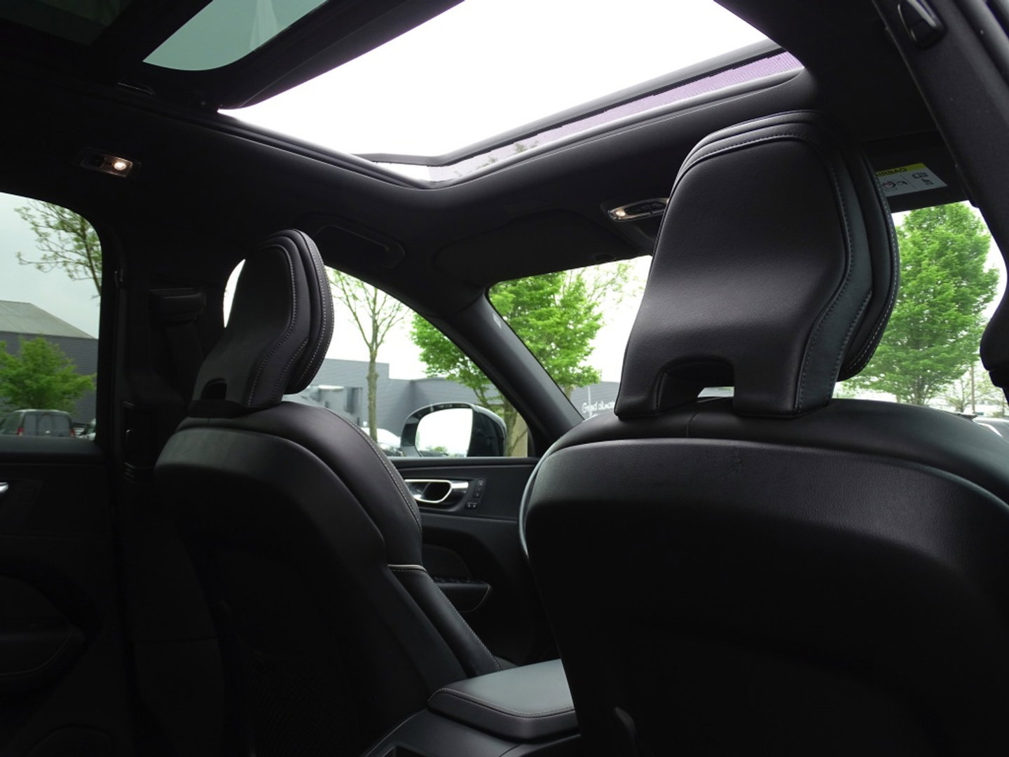 Volvo XC60 T6 310PK AWD Recharge / R-Design / panaroma / LED